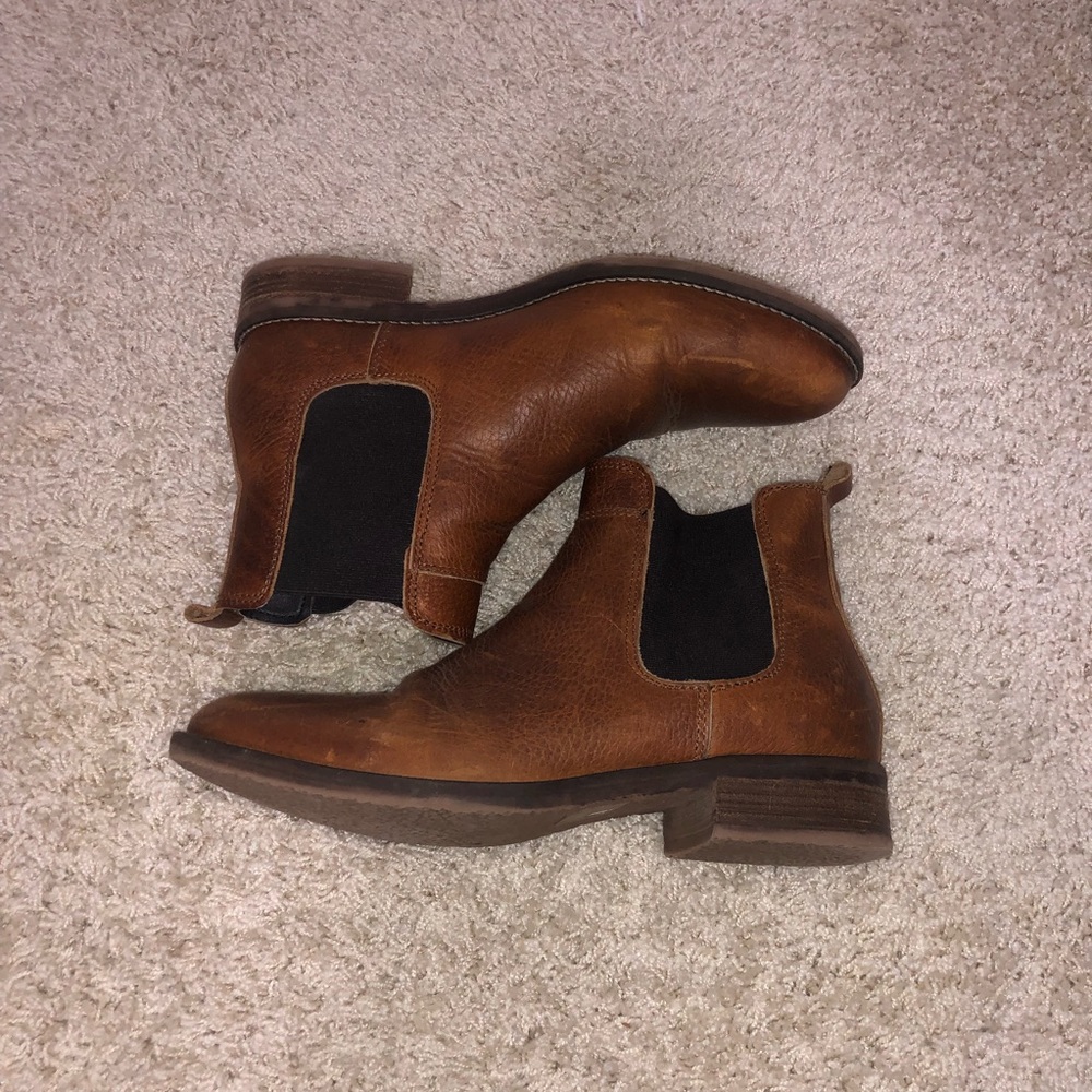 Brown Chelsea boots
